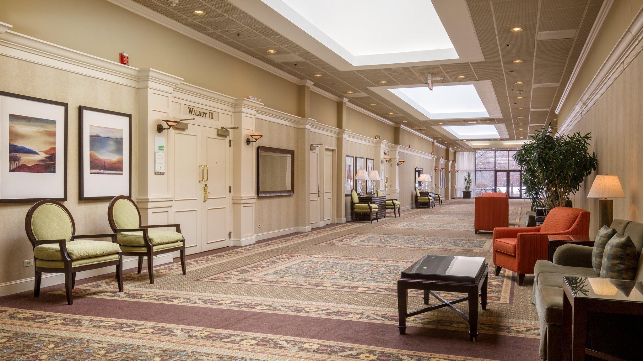 Chicago Nw Crystal Lk Conv Ctr By Ihg Hotel 3*